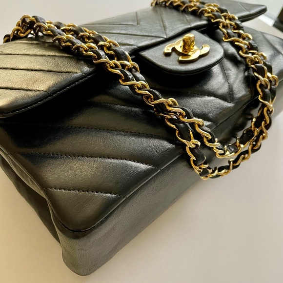 CHANEL V-Stitch Double Flap Chain Shoulder Bag Black - Picture 2 of 16
